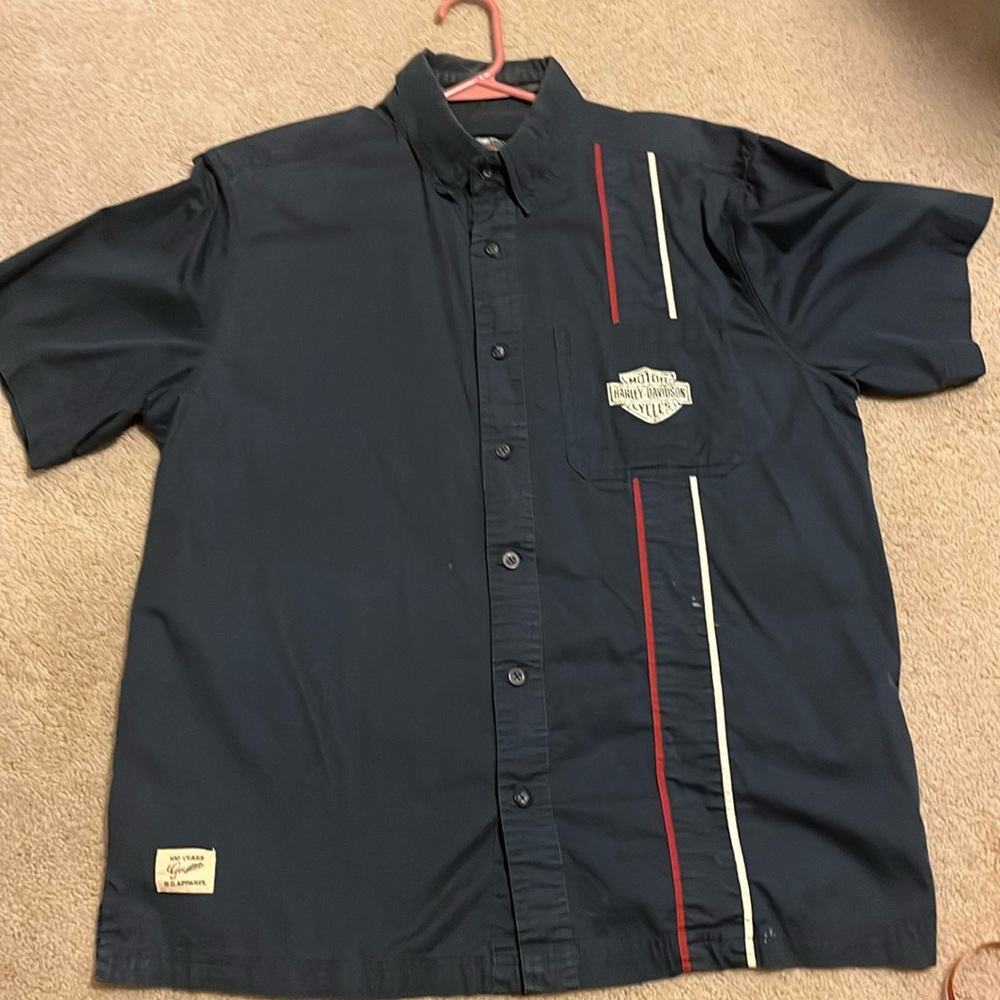 Men’s short sleeved Harley-Davidson short.
